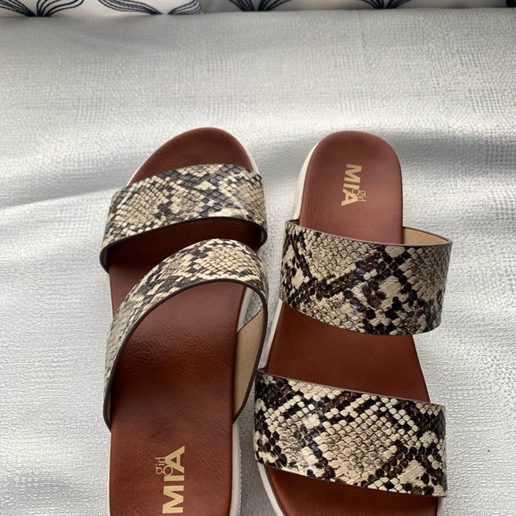 Mia girl Snake print Women’s sandal size:6,6.5,7, 7.5,8, 8.5,9, 9.5, 10 Various - Picture 3 of 14